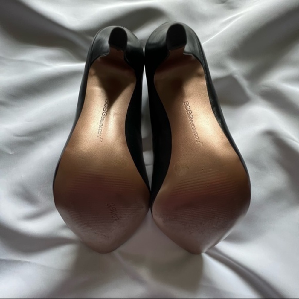 Bcbgeneration Black Leather Pointed Toe Heels 8b.… - image 3